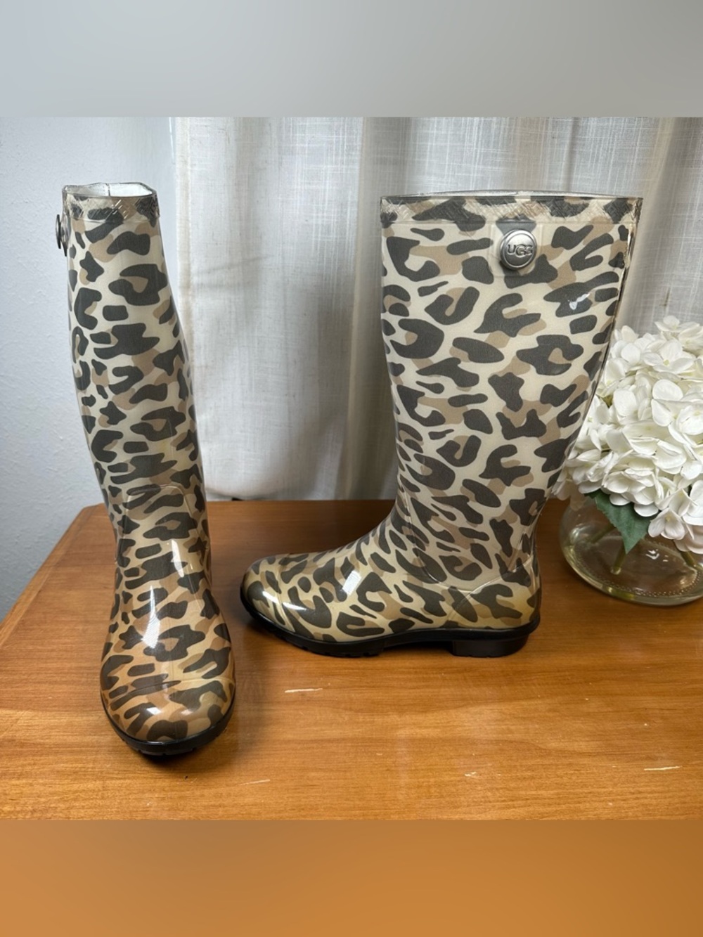 UGG Shaye Tall Rain Boots leopard Print Women’s Size 9